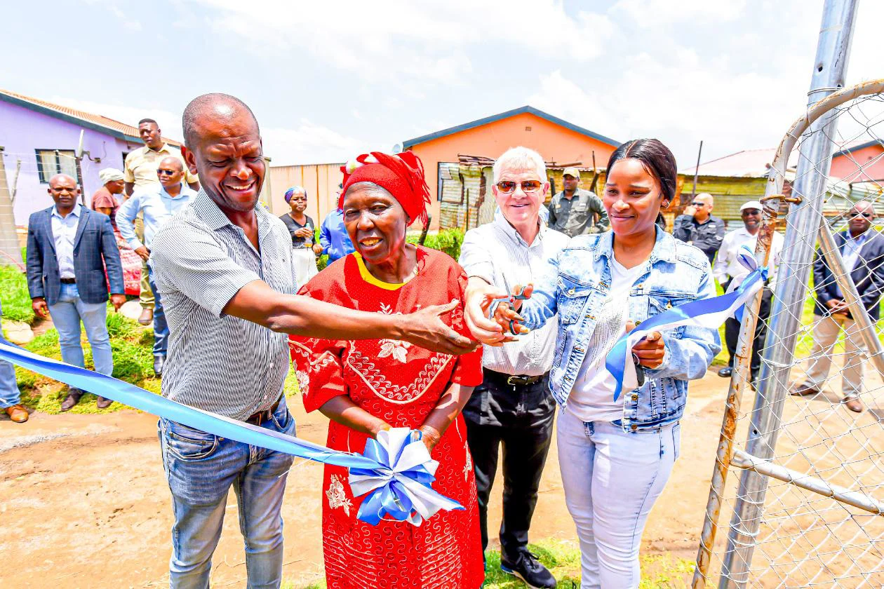 Bell and Overlooked Group hand over houses in Bethal