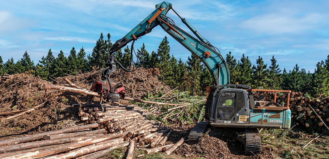 Kobelco and Bell are a winning combination for J & B Timbers